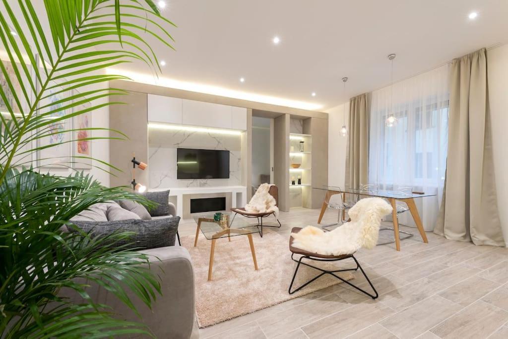 Scandinavian - By The Opera Apartment